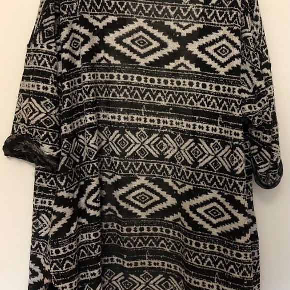 Ecoté Patterned Cardigan/Shawl - Picture 2 of 2
